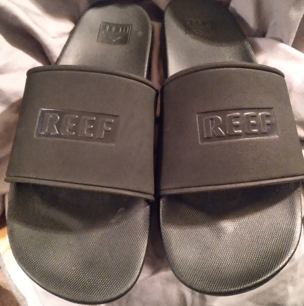 Men size 12 flip flops sandals Beach shoes